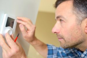 Diy Thermostat Ac Fix Shutterstock 275506256